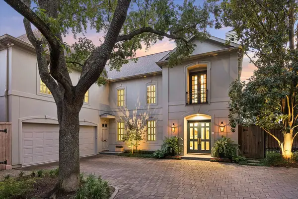 19 E Briar Hollow Lane, Houston, TX 77027