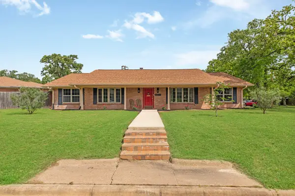 2405 Burton Drive, Bryan, TX 77802