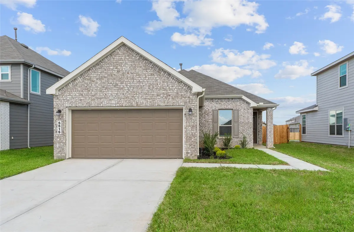 5515 Blackbird Lane, Hitchcock, TX 77563 - Image #1