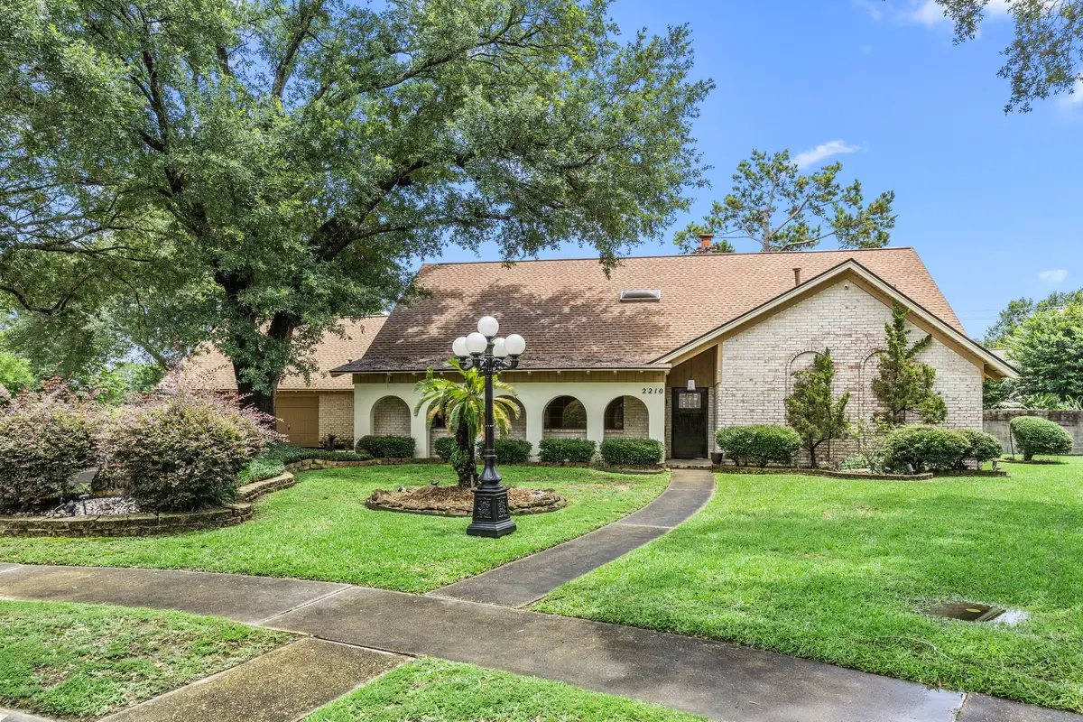 2210 S Memorial Court, Pasadena, TX 77502 - #1