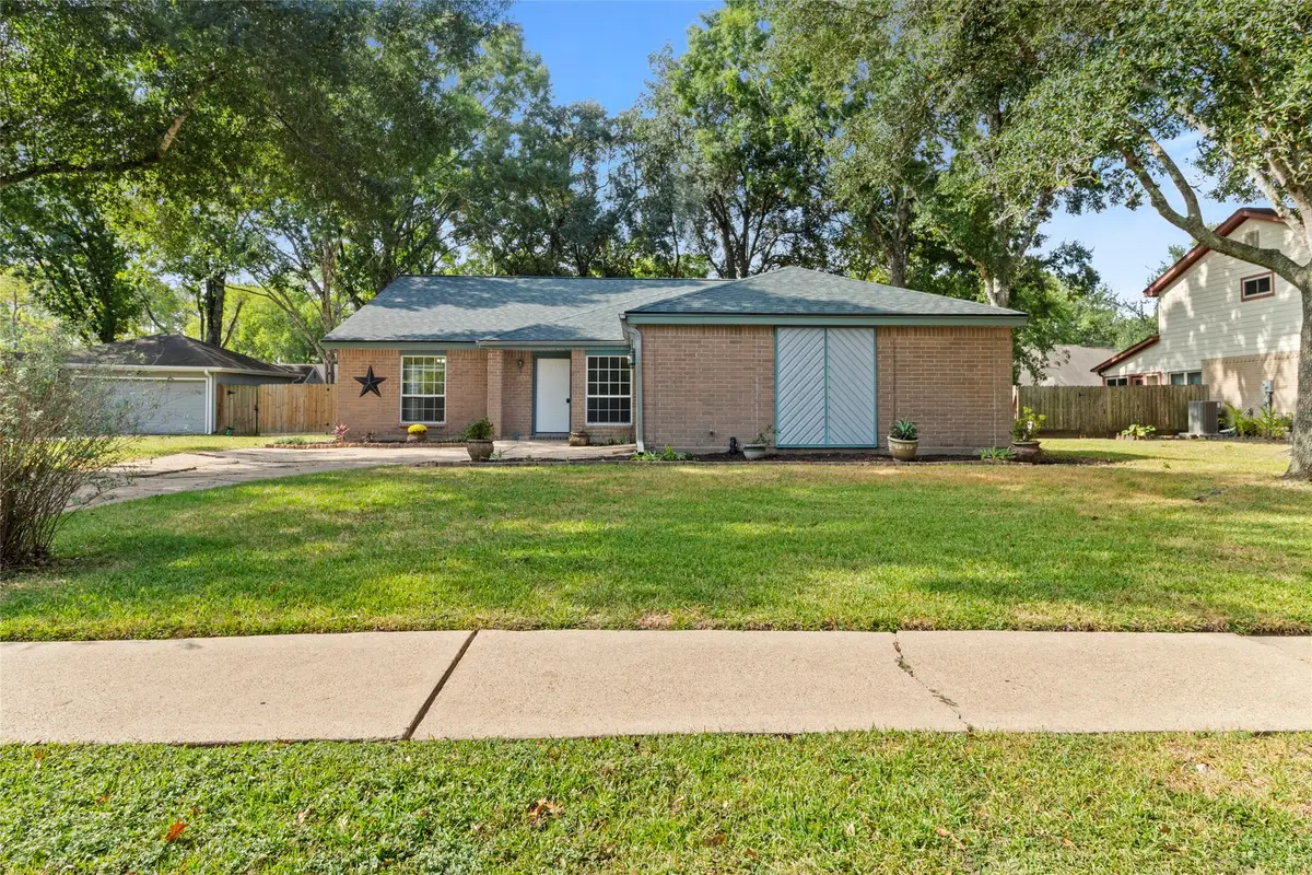 1207 Yorkshire Drive, Friendswood, TX 77546 - #1
