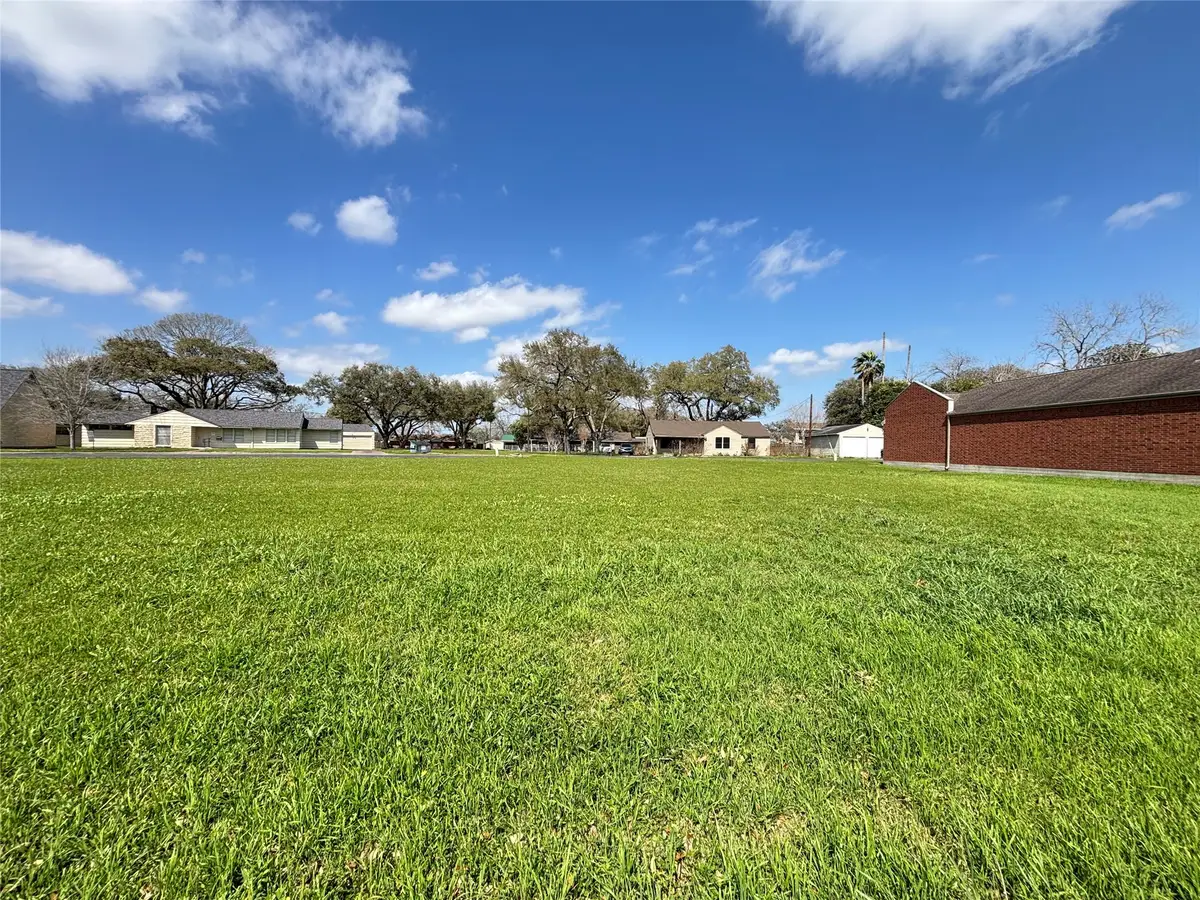 305 Mayfair Circle, Wharton, TX 77488 - #1