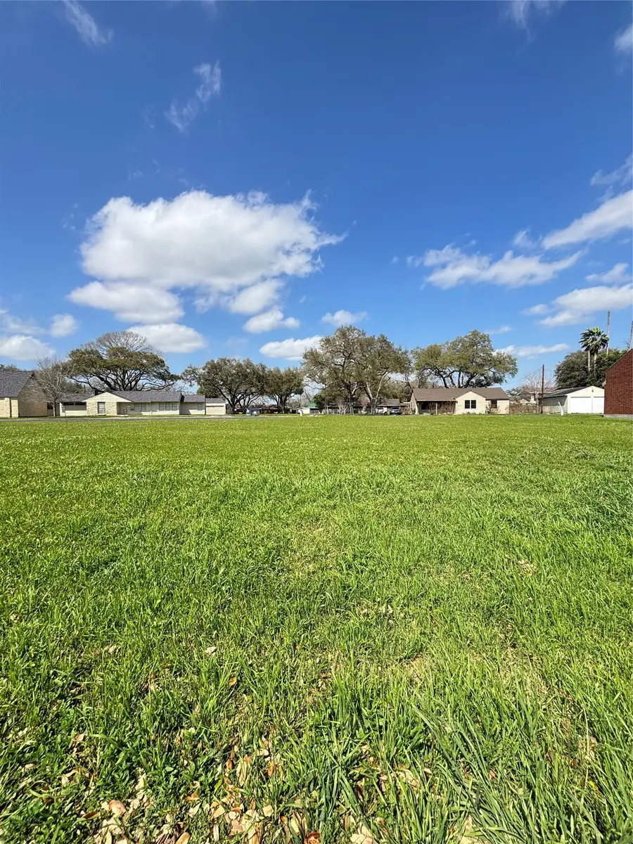 305 Mayfair Circle, Wharton, TX 77488 - #3