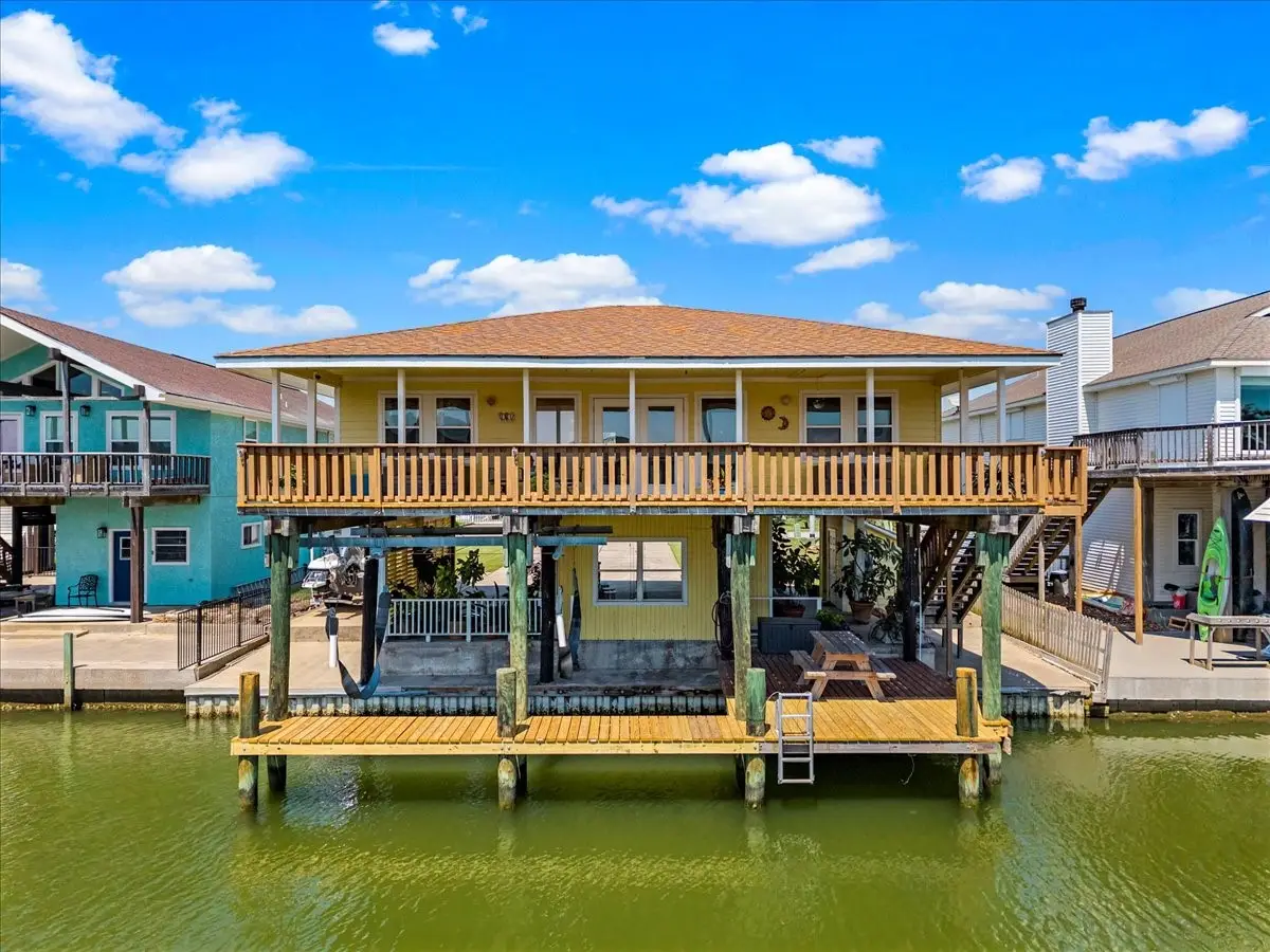 1319 Maui Drive, Tiki Island, TX 77554 - Image #1