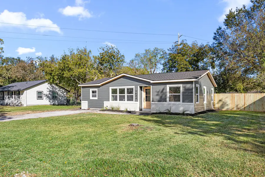 1403 Melody Drive, La Marque, TX 77568 - Image #2