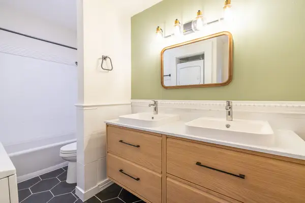 10049 Westpark Drive #125, Houston, TX 77042