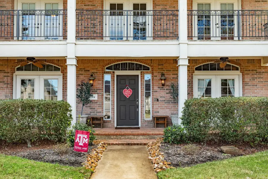 204 Arrowhead Drive, Lake Jackson, TX 77566 - #3
