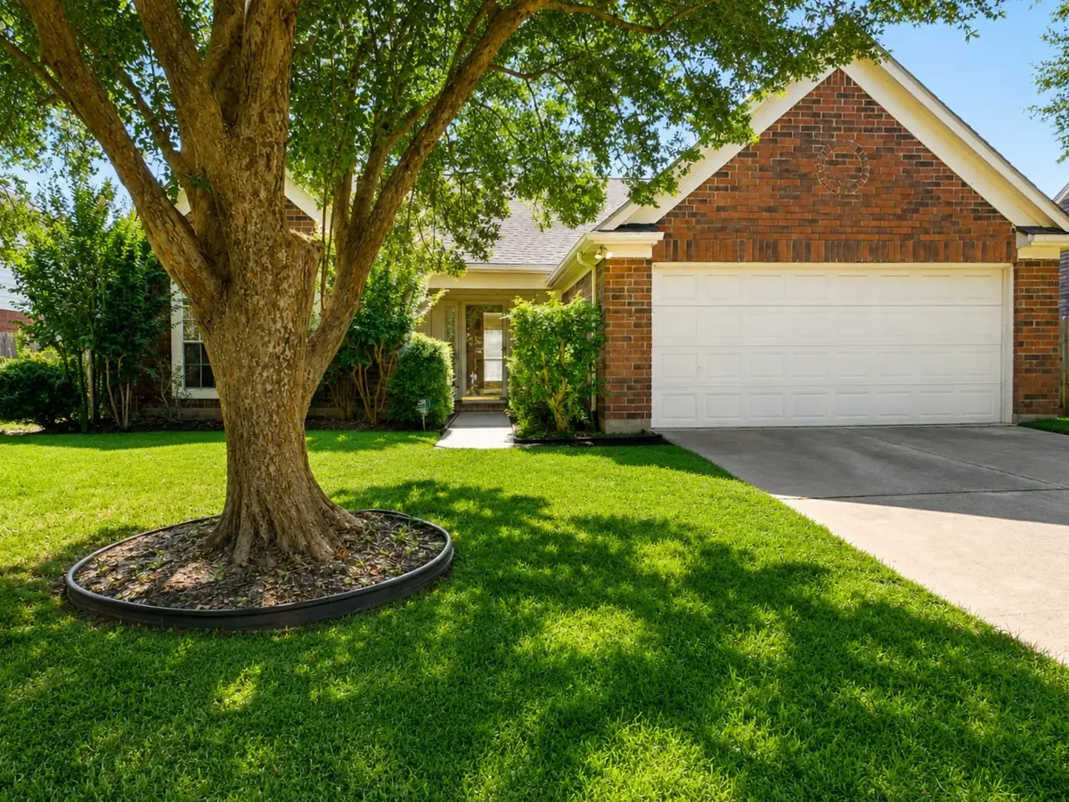3904 Spring Circle Drive E, Pearland, TX 77584 - #1