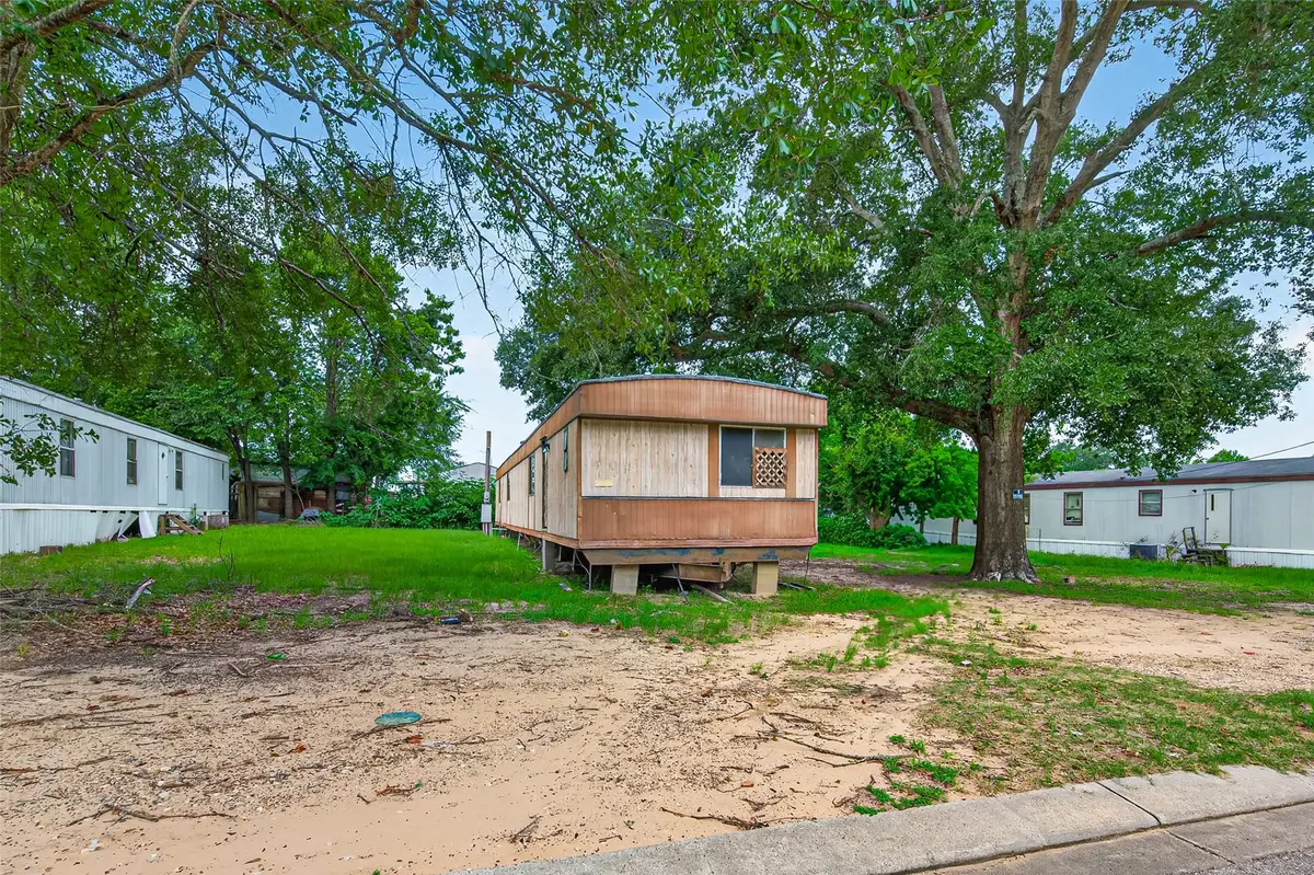 403 Young Street, Willis, TX 77378 - #1