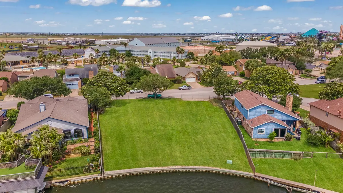 22 Lakeview Drive, Galveston, TX 77551 - Image #1