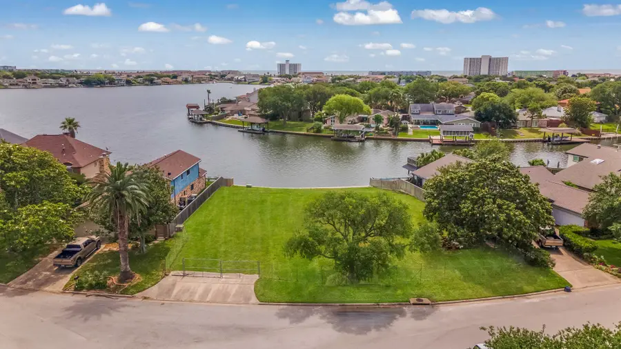 22 Lakeview Drive, Galveston, TX 77551 - Image #2