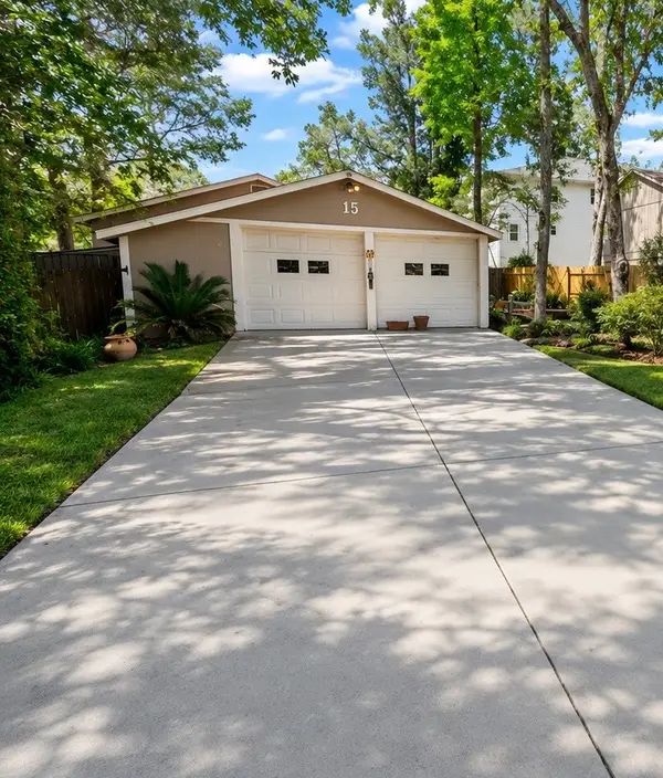 15 Gambrel Oak Place, Spring, TX 77380