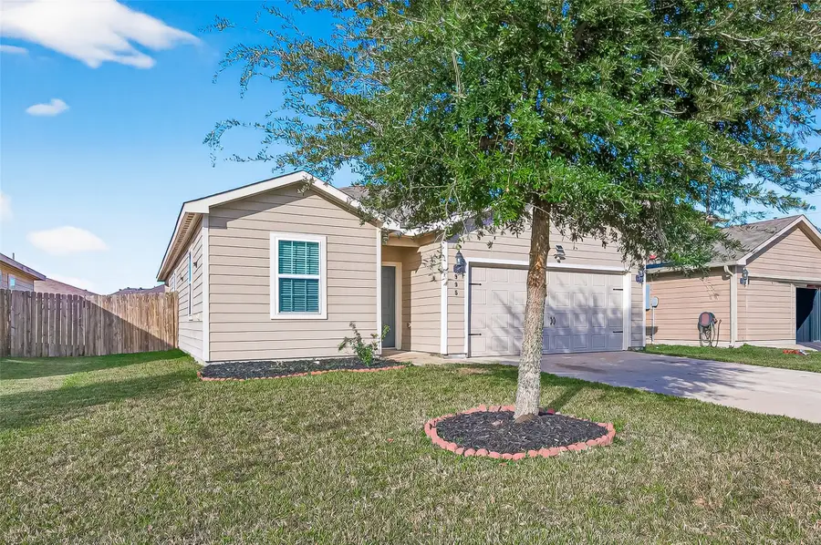 995 Lake View Circle W, Brookshire, TX 77423 - Image #2