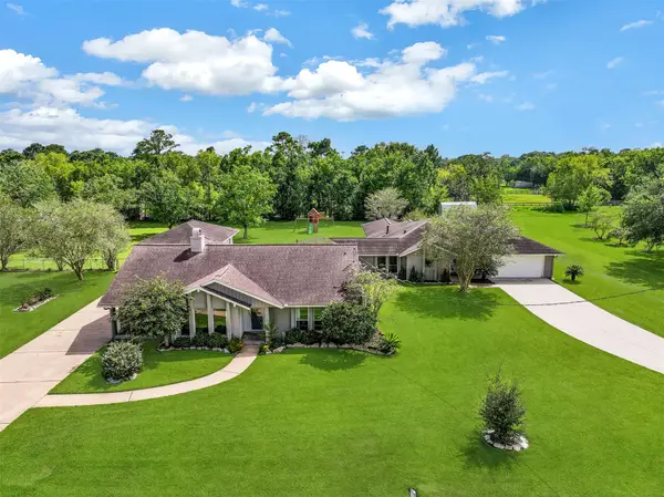 304 Chester Drive, Friendswood, TX 77546