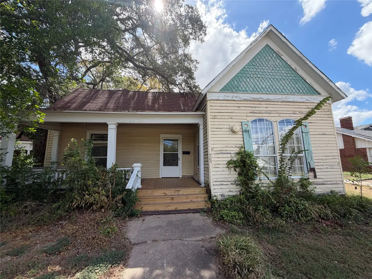 505 W Buck Street, Caldwell, TX 77836 - #1