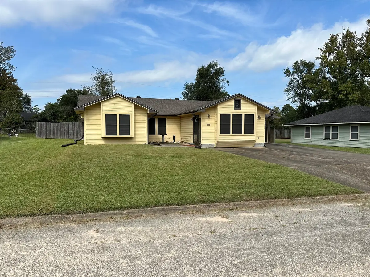306 Liveoak Street, Silsbee, TX 77656 - Image #1