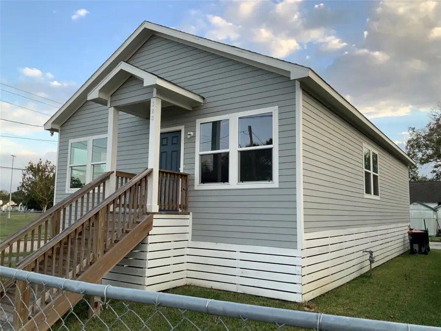 323 E Murrill Street, Baytown, TX 77520 - #2