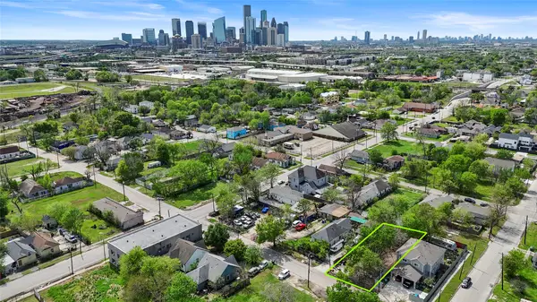 1917 Davis Street, Houston, TX 77026