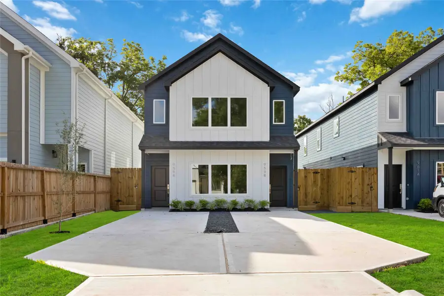 959/961 Ringold Street #A/B, Houston, TX 77088 - #2