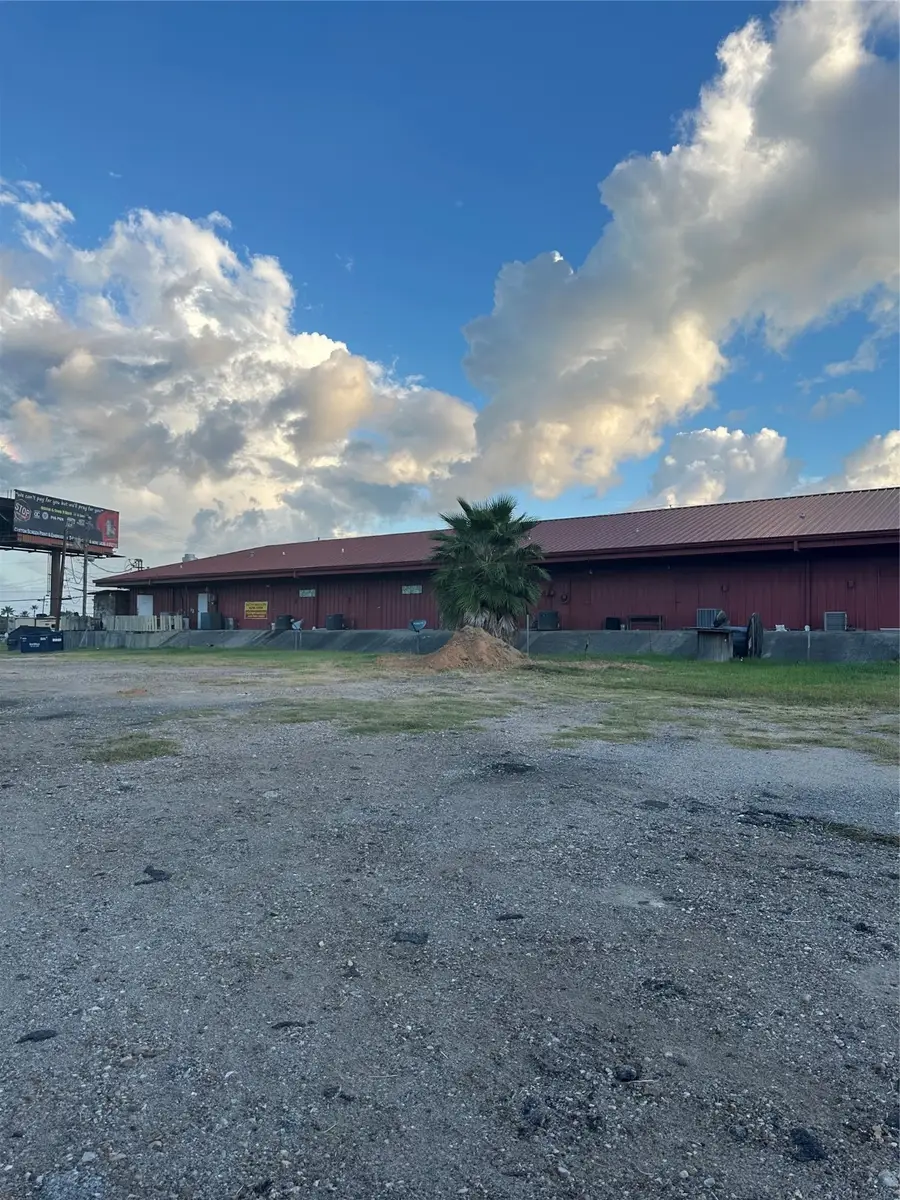 6 Herring Drive, Hitchcock, TX 77563 - Image #3