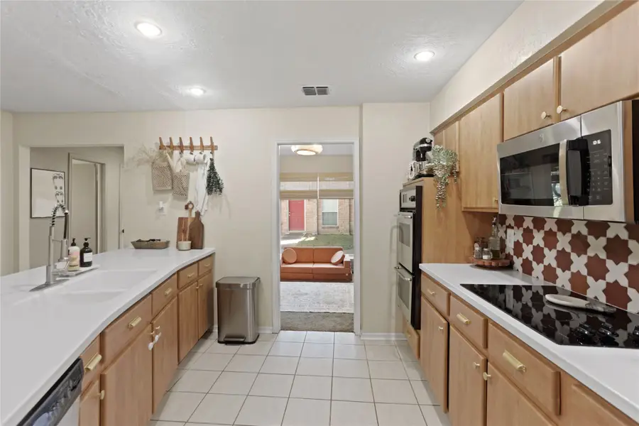 738 Thicket Lane, Houston, TX 77079 - Image #2