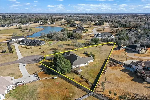 17724 April Vista Court, College Station, TX 77845