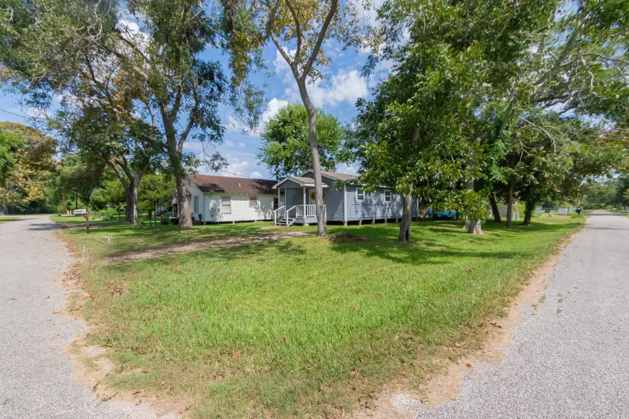 402 W Camp Street, Brazoria, TX 77422 - Image #3