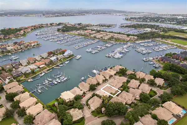 316 Harborside Circle, League City, TX 77565