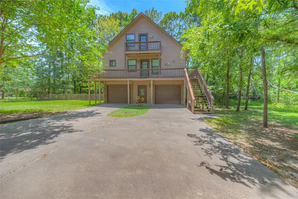 445 Knollwood Creek, Onalaska, TX 77360