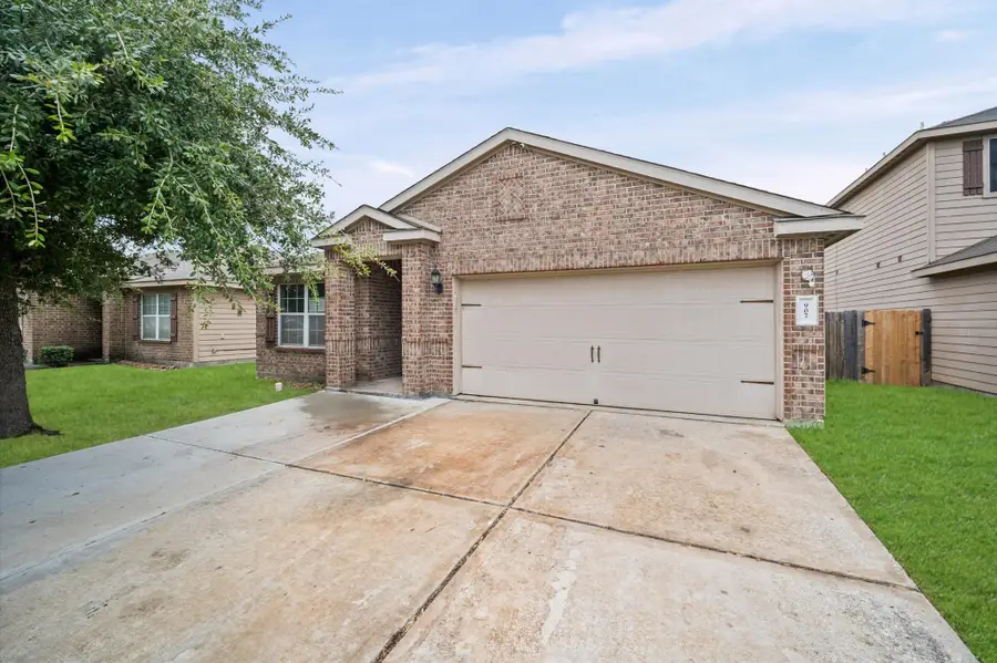 907 Marigold Road, Baytown, TX 77521 - #2