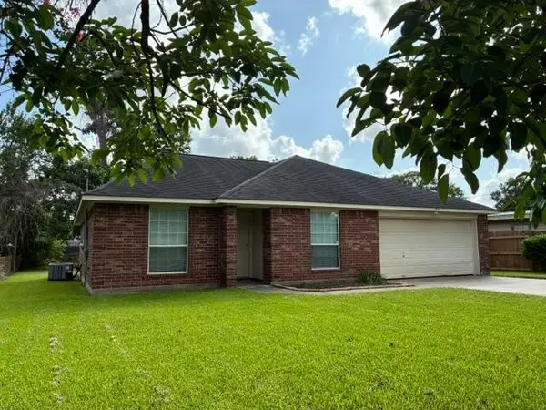 910 Old Angleton Road, Clute, TX 77531