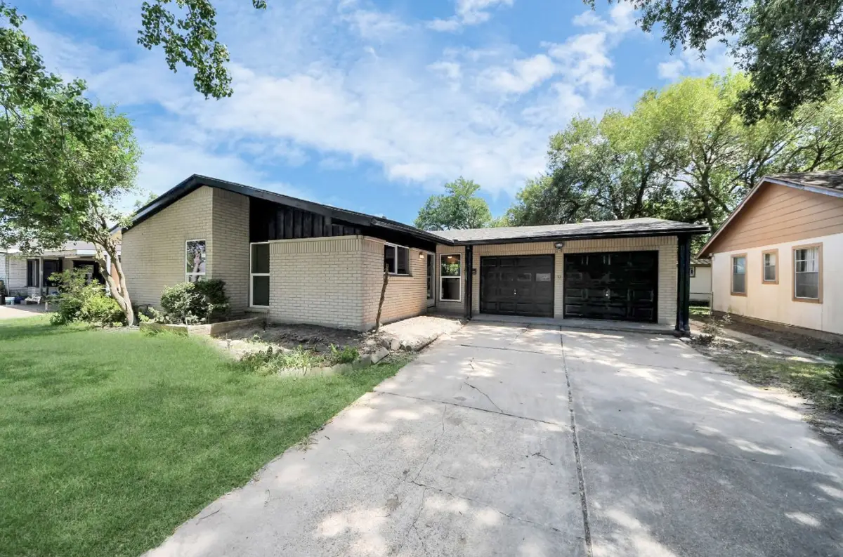 5826 Flamingo Drive, Houston, TX 77033 - Image #1