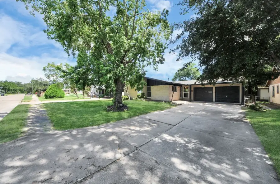 5826 Flamingo Drive, Houston, TX 77033 - Image #3