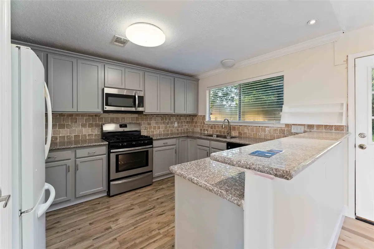 10826 W Mulberry Drive, La Porte, TX 77571 - Image #1