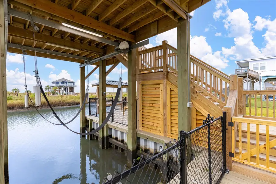 1185 Mabry Street, Gilchrist, TX 77617 - #2