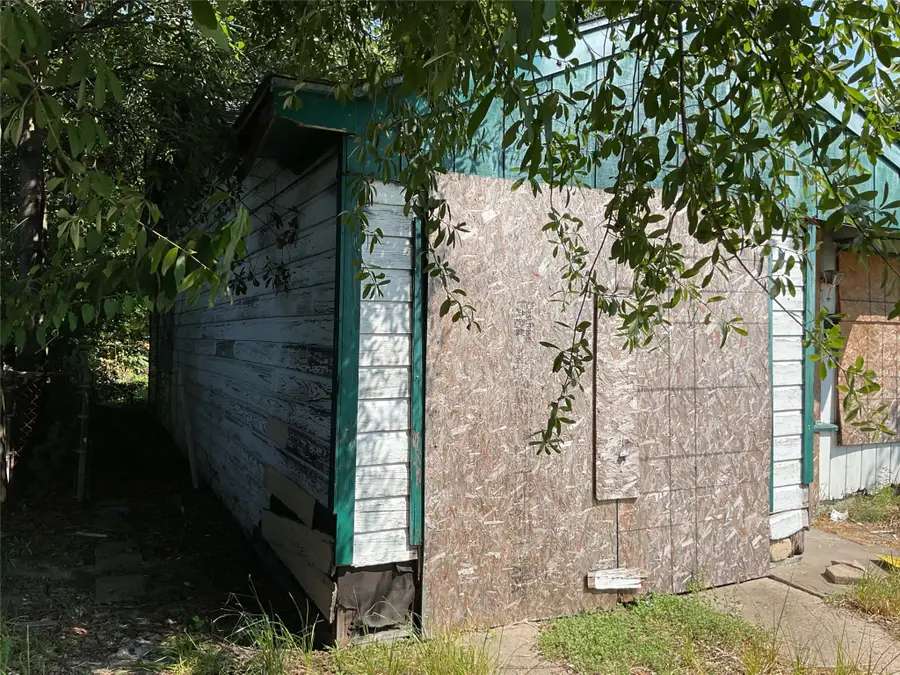 5233 Dieppe Street, Houston, TX 77033 - Image #3