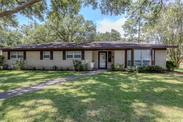 1700 Mustang Avenue, Bay City, TX 77414