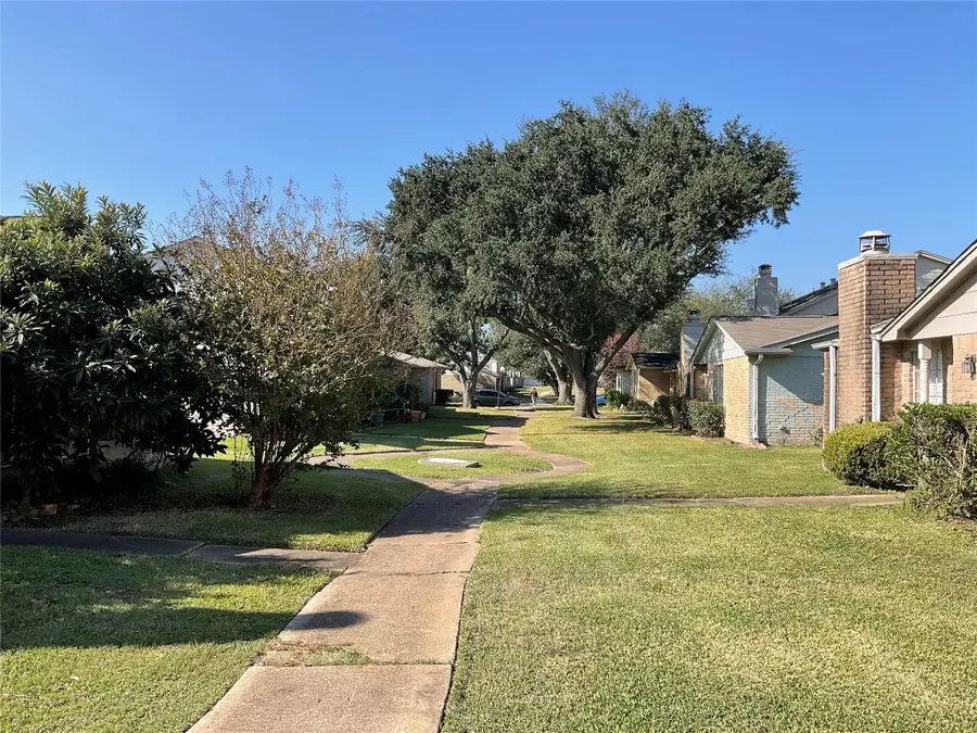 6649 Westwick Drive, Houston, TX 77072 - Image #2