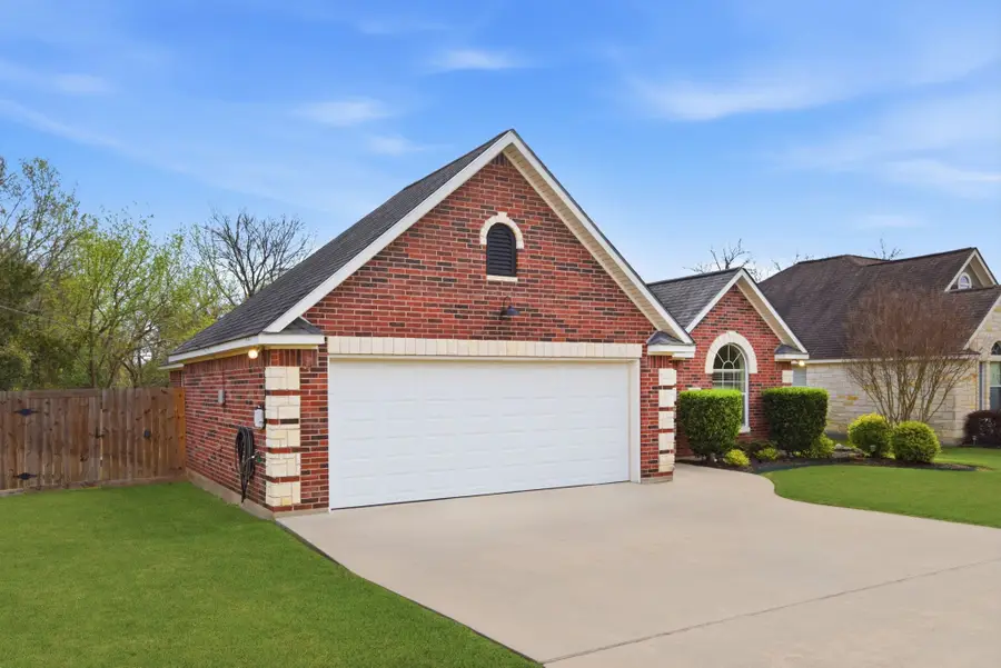 232 N Dixie Street, Brenham, TX 77833 - #3