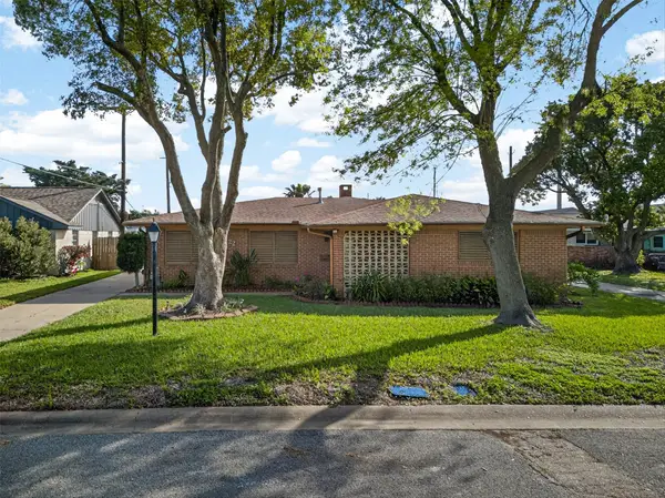 22 Willow Lane, Galveston, TX 77551