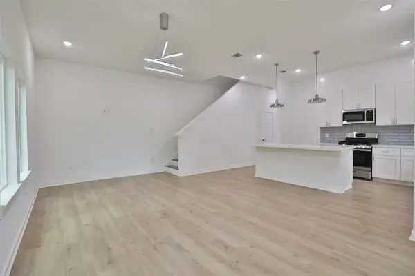 9343 Lavender St, North Houston, TX 77016