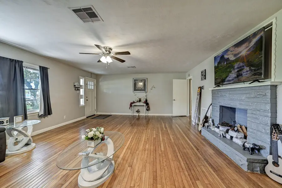 1 4th Avenue N, Texas City, TX 77590 - #2