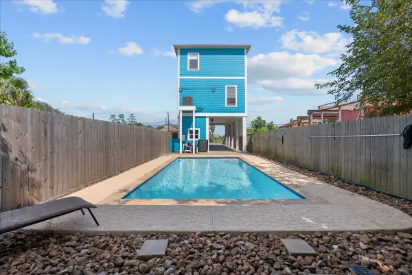 1012 22nd Street Street #D, Dickinson, TX 77539