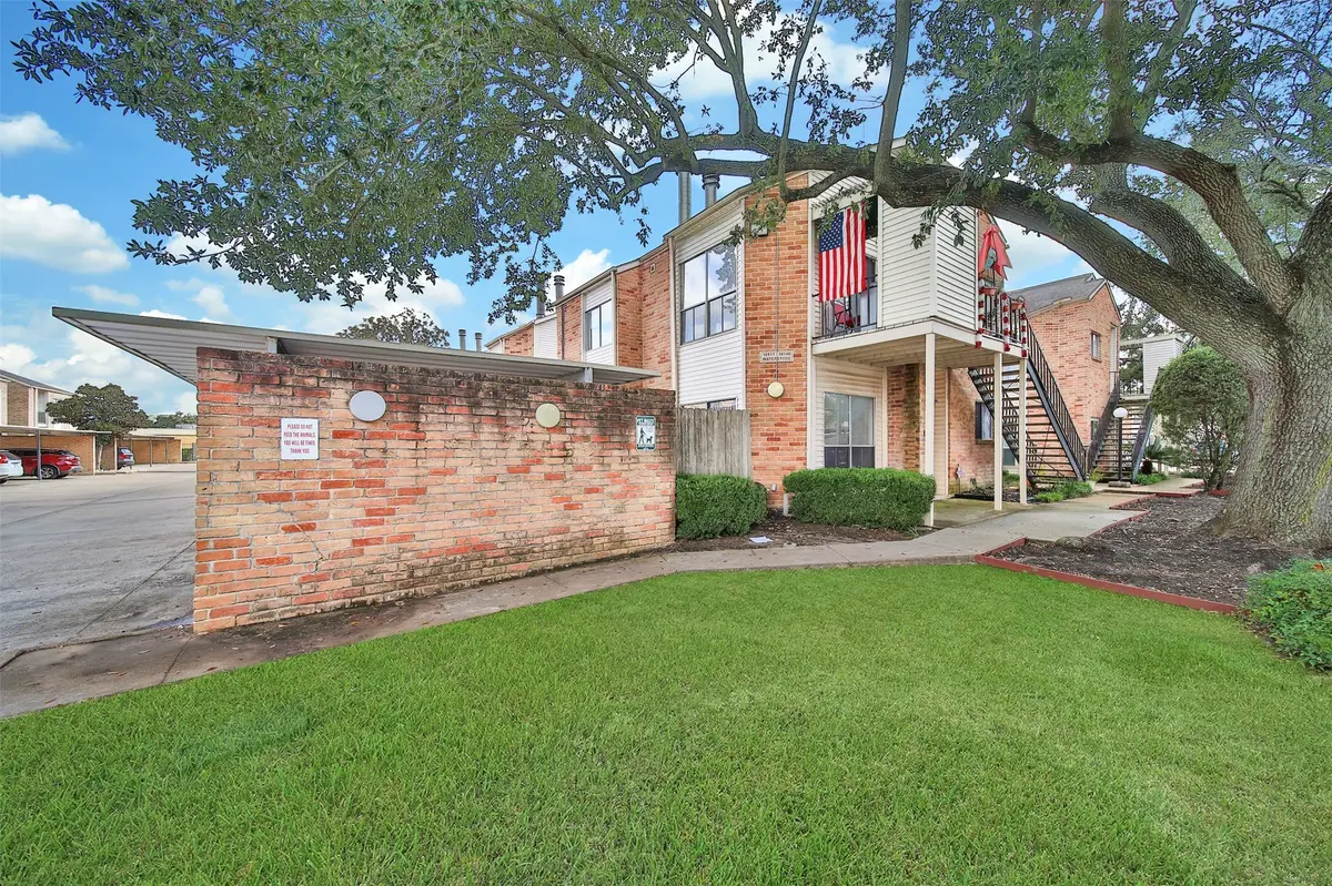 10137 Waterstone Drive, Houston, TX 77042 - Image #1