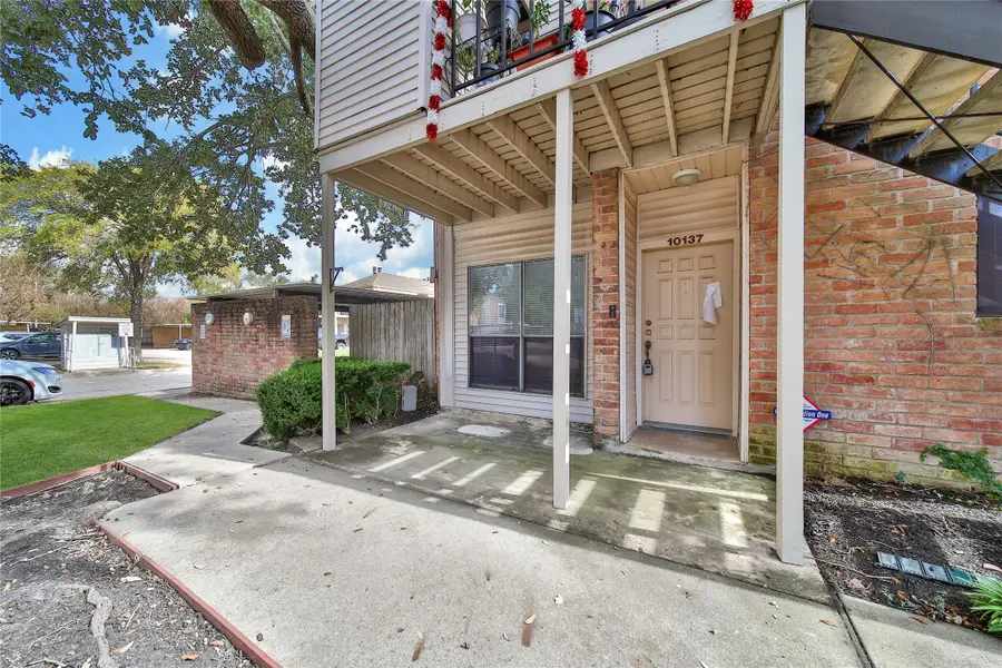 10137 Waterstone Drive, Houston, TX 77042 - Image #3