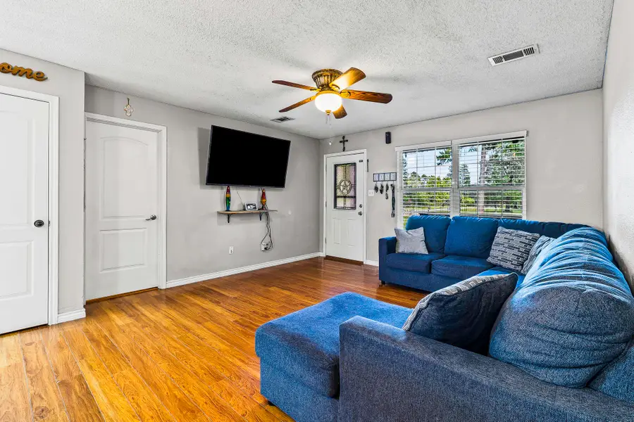 114 Dickens S, Livingston, TX 77351 - #2