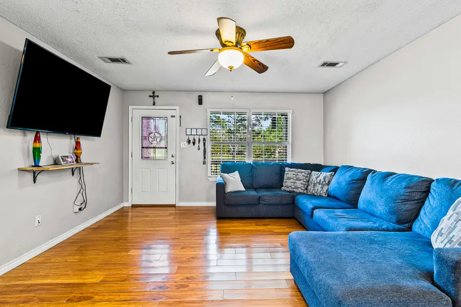 114 Dickens S, Livingston, TX 77351 - #3