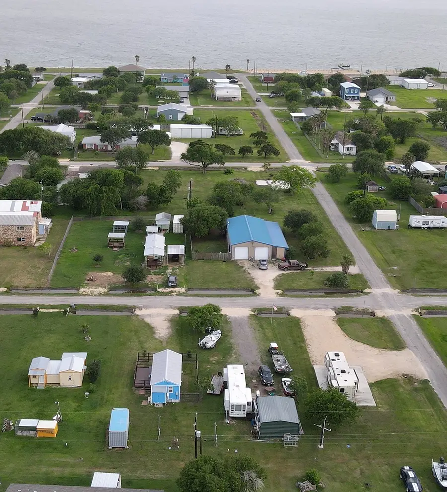 1008 W Dallas Avenue, Seadrift, TX 77983 - Image #3