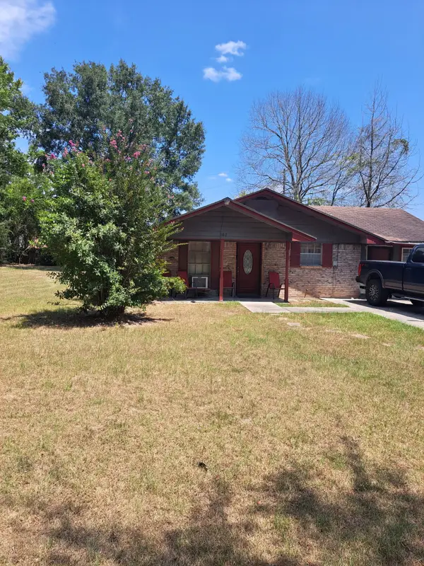 102 Amanda Street, Conroe, TX 77304