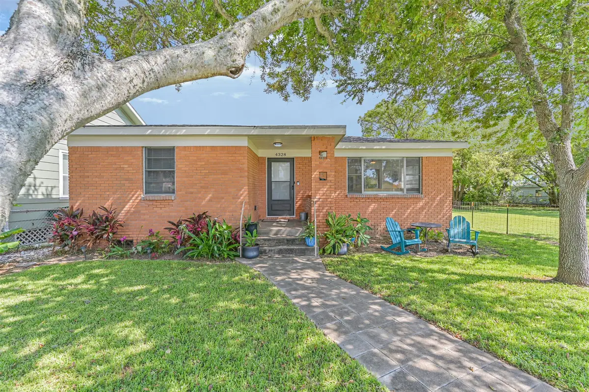 4328 Avenue S 1/2, Galveston, TX 77550 - #1
